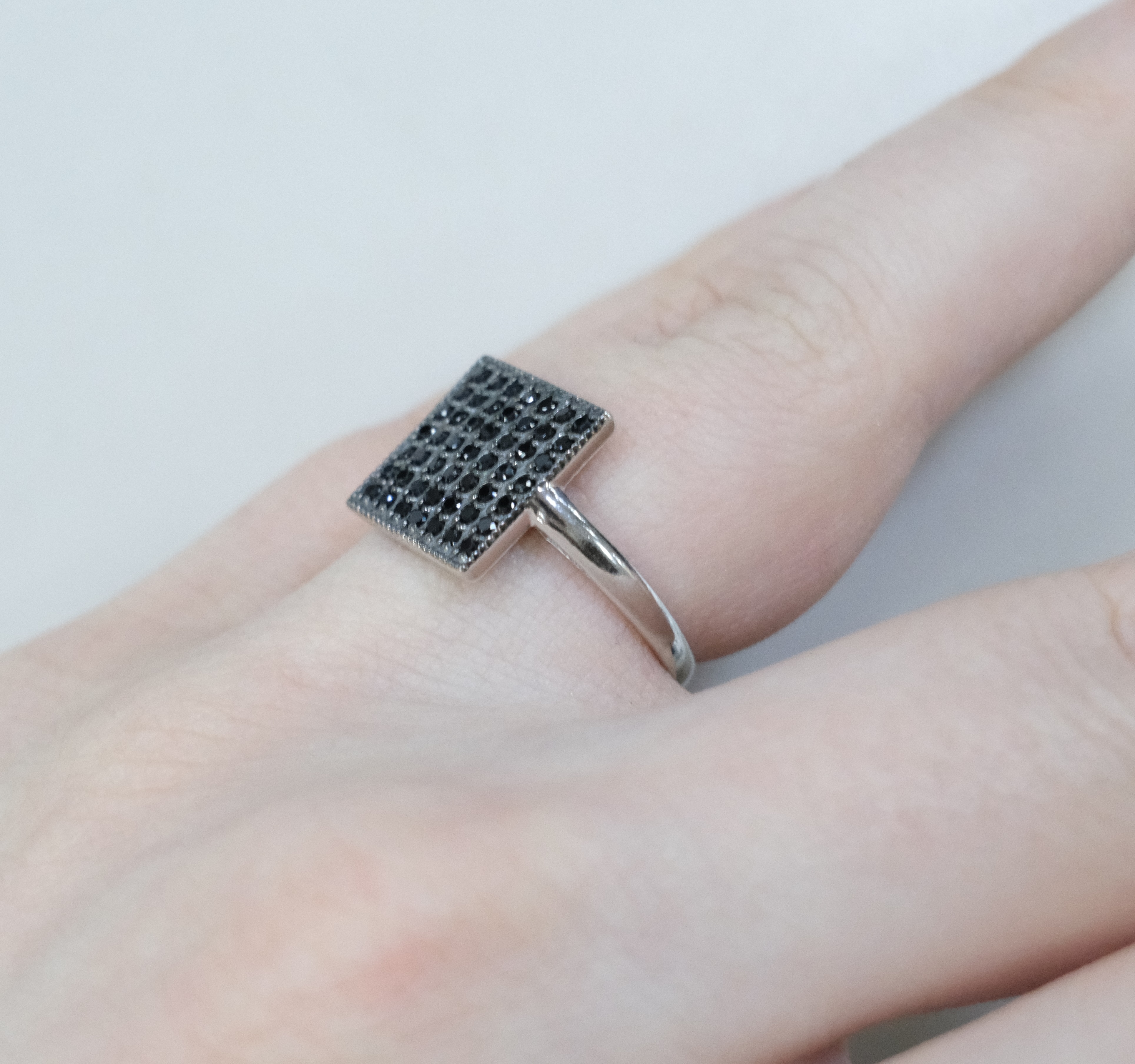 Серебряное кольцо со шпинелью